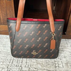 BEAUTIFUL COACH PURSE!